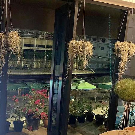 Susu Khaosan Hostel Bangkok Esterno foto