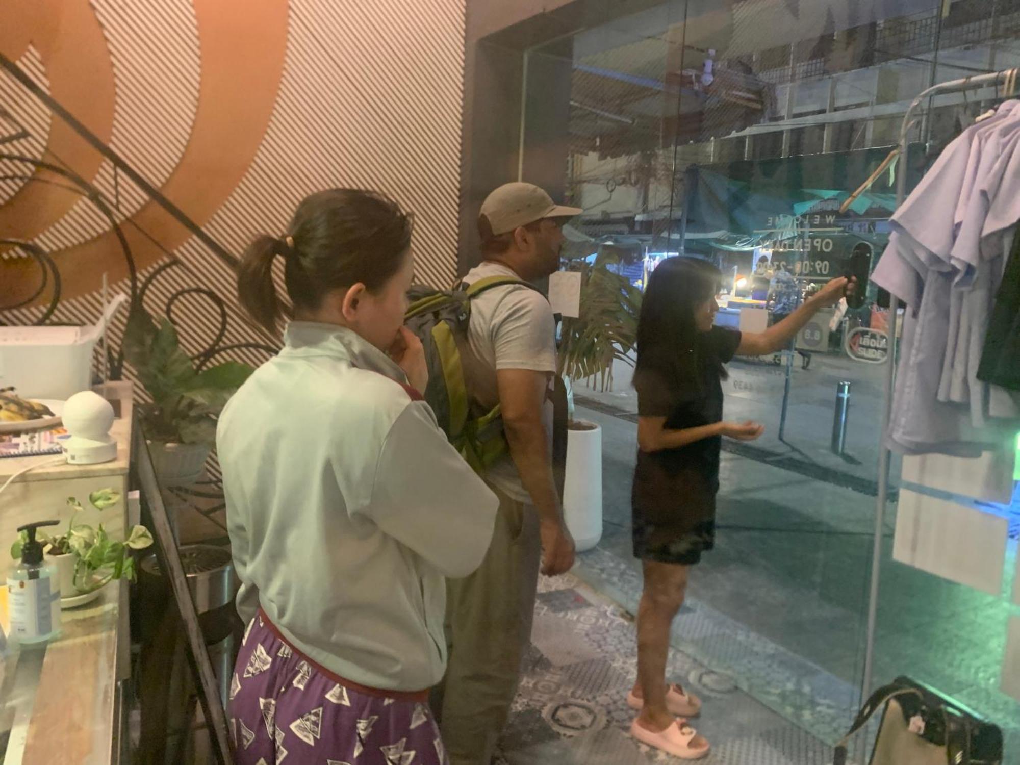 Susu Khaosan Hostel Bangkok Esterno foto