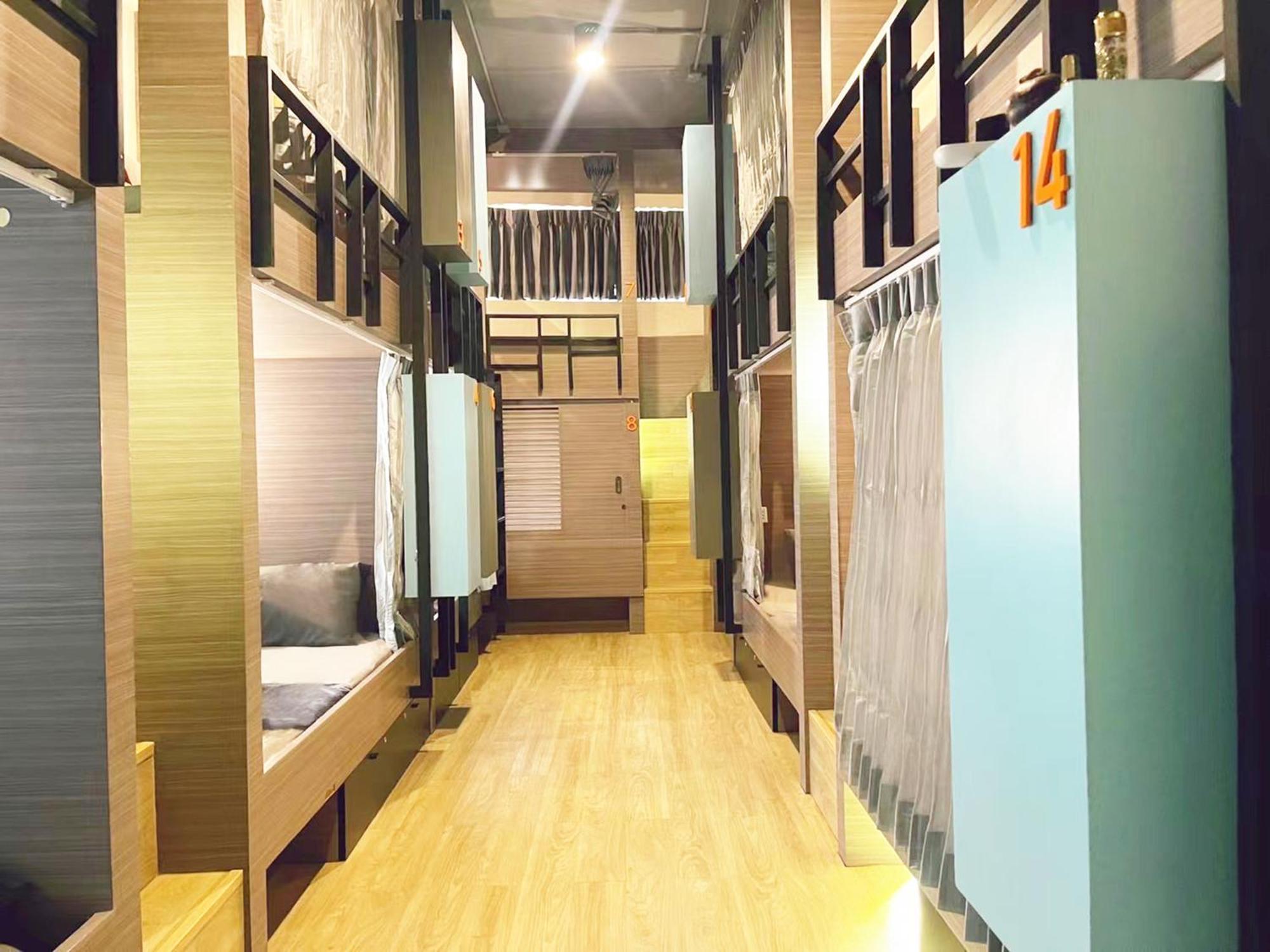 Susu Khaosan Hostel Bangkok Esterno foto
