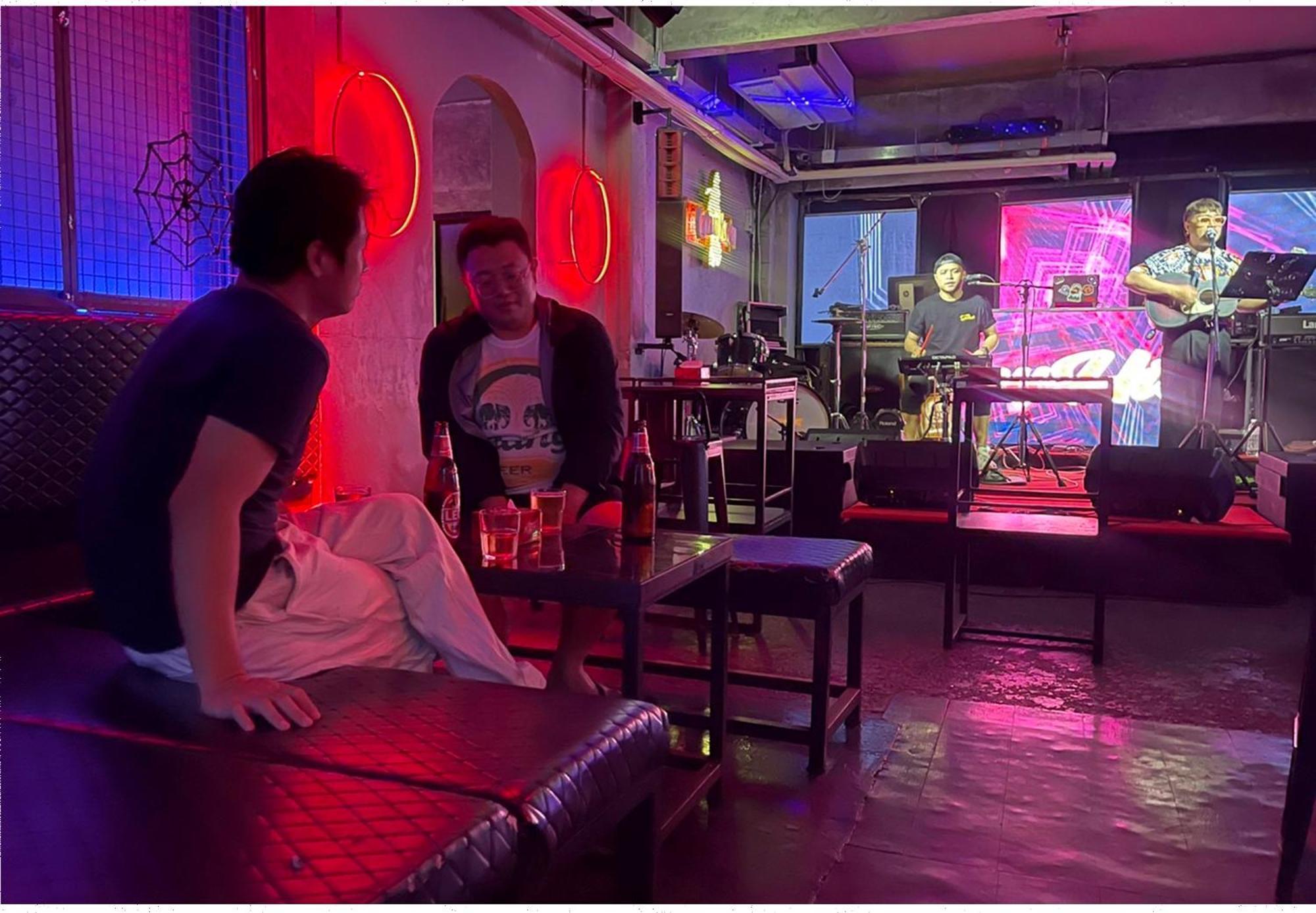 Susu Khaosan Hostel Bangkok Esterno foto