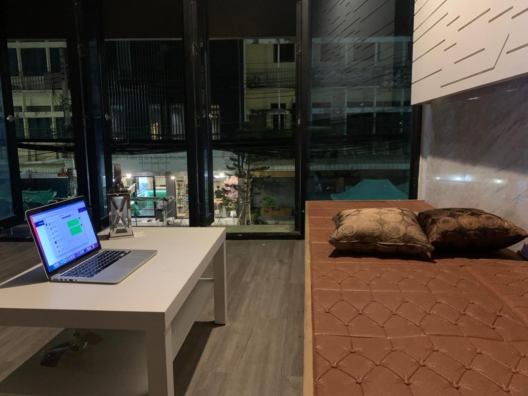 Susu Khaosan Hostel Bangkok Esterno foto