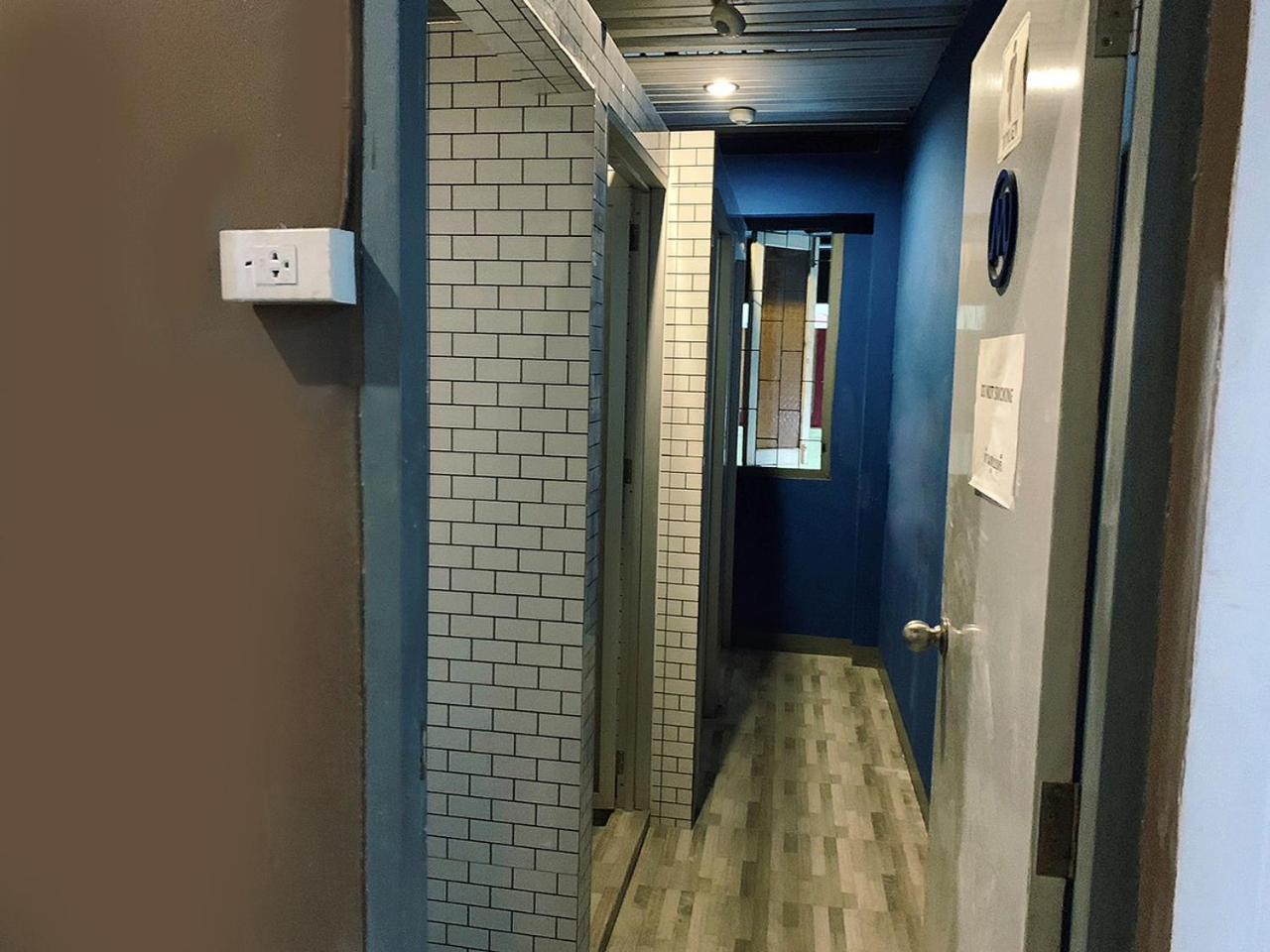 Susu Khaosan Hostel Bangkok Esterno foto