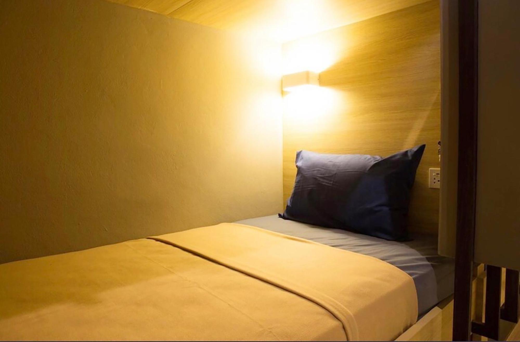 Susu Khaosan Hostel Bangkok Esterno foto