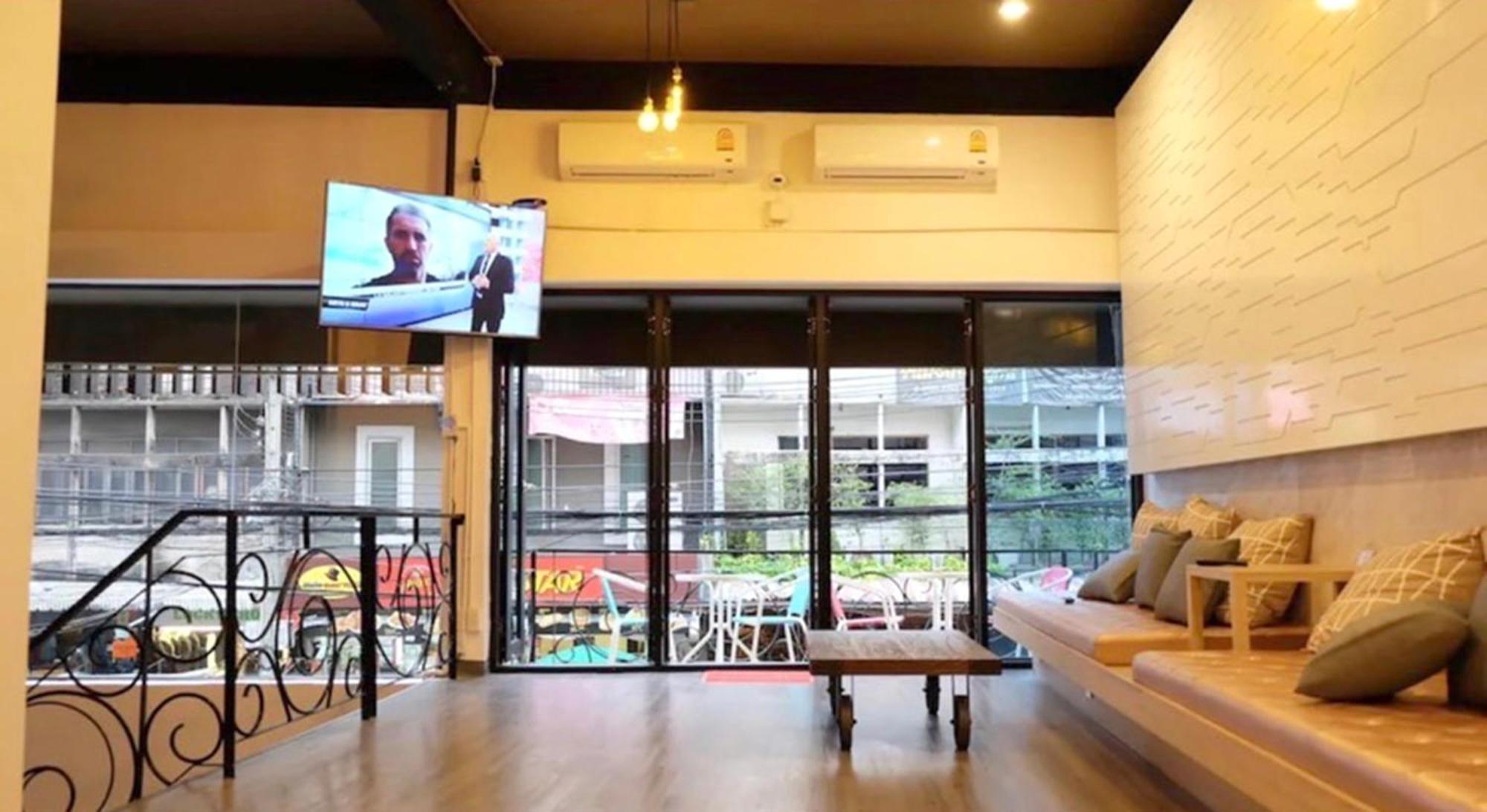 Susu Khaosan Hostel Bangkok Esterno foto